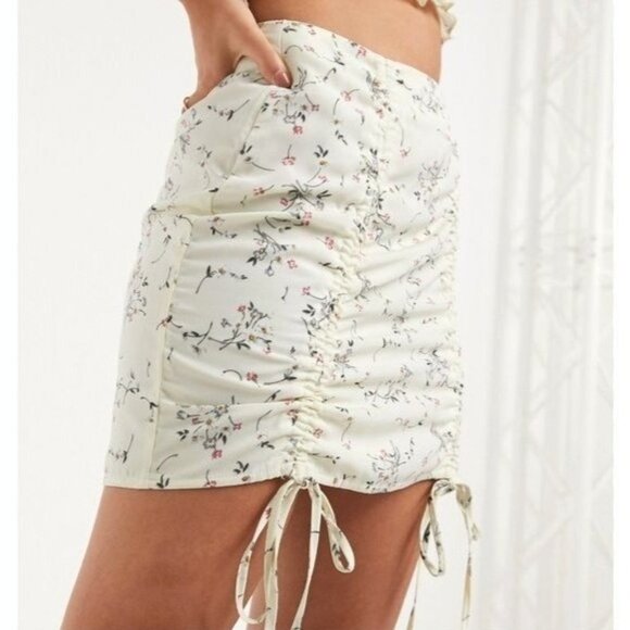 Haute Monde Floral Print Two-Piece Set With Ruched Skirt & Tie-Front Top Small - Picture 13 of 13